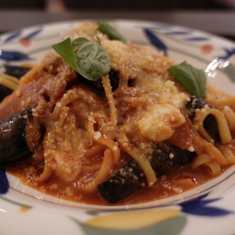 ナスとベーコンのトマトソースパスタ(カフェ シェ・マディ イクスピアリ店)