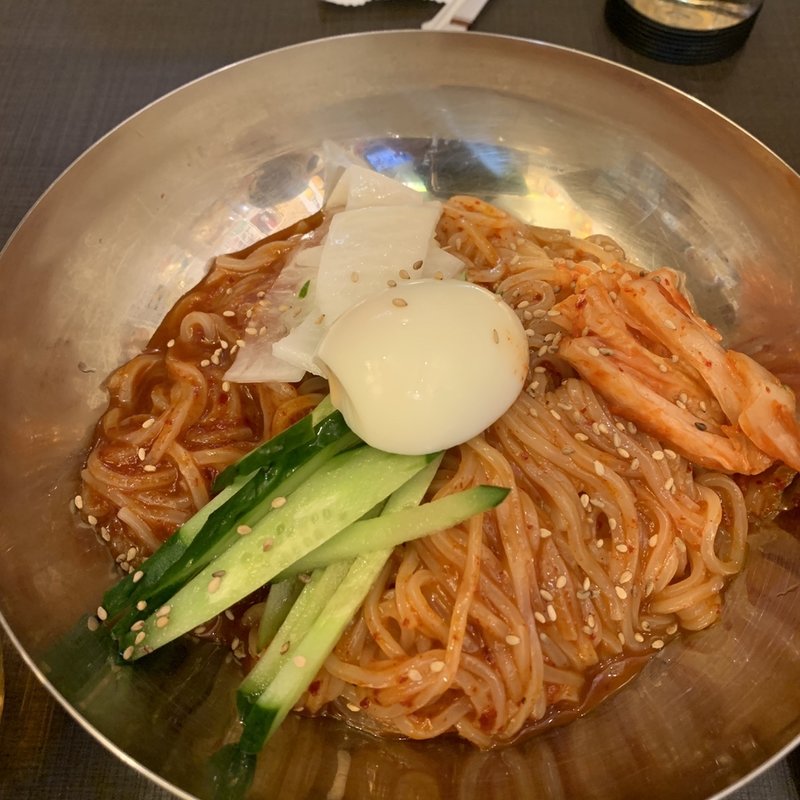 ビビン冷麺(ヤンニョムチキンと韓国料理 ナヌリ 神田)