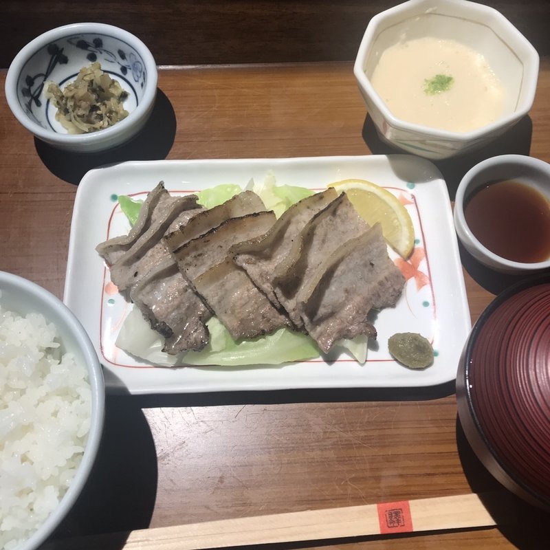 もち豚の炭火焼きとろろ定食(赤坂うまや)