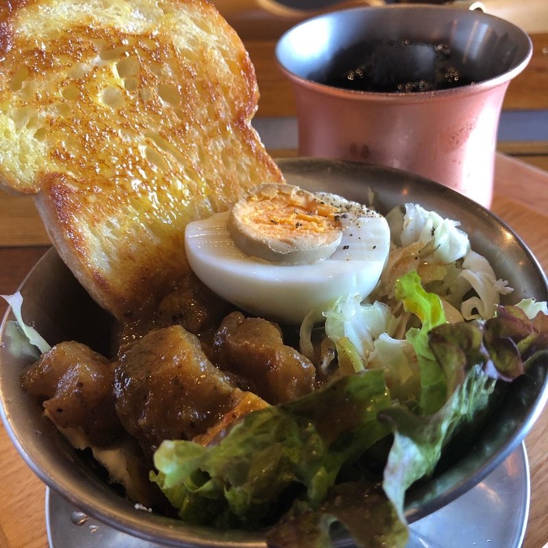 ドリンク+カレーとパン(EJ牧場 （イージェイボクジョウ）)