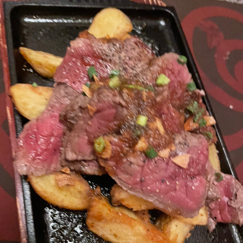 輸入牛切落としビストロステーキ(オステリア　ピッカンテ　ウノ （osteria Piccaｎｔe uno）)