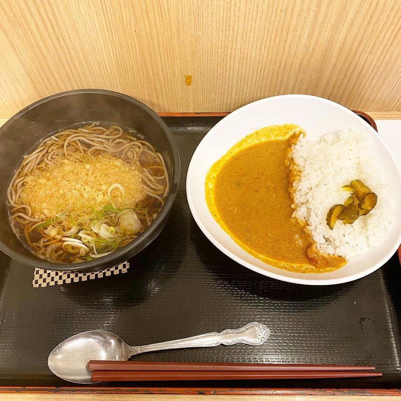 半カレーと半たぬきそばセット(よもだそば 銀座店)