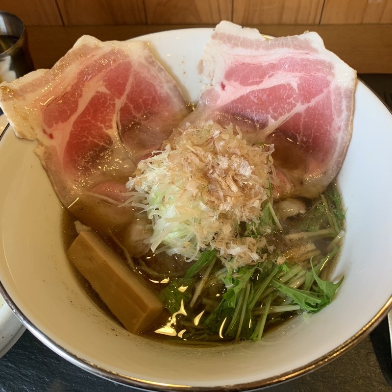 鰹出汁醤油ラーメン(醤油らーめん ピース)