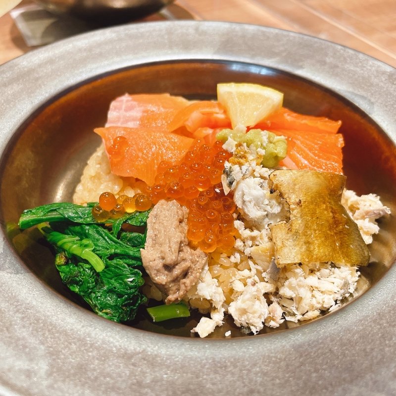 鮎飯のプレミアムヤシオマスとマスのイクラのせ丼(Nii)