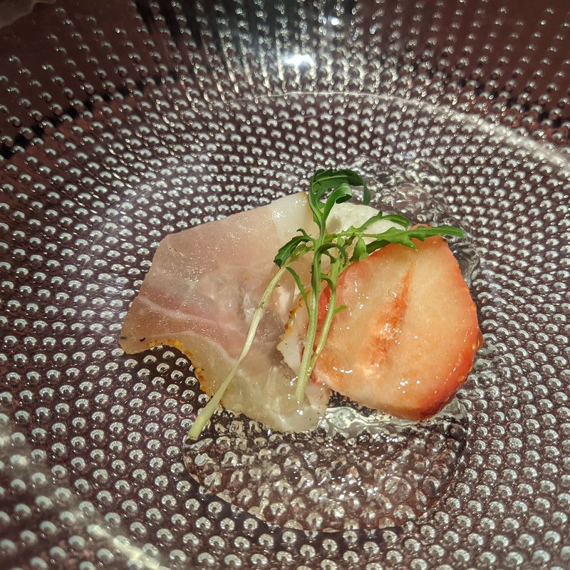 イチゴ　ブッファラ　自家製生ハム　モスカートジュレ(オステリア・アウストロ （Osteria Austro）)