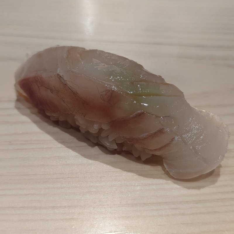 千葉産ヒラメ昆布〆(鮨つぐ)