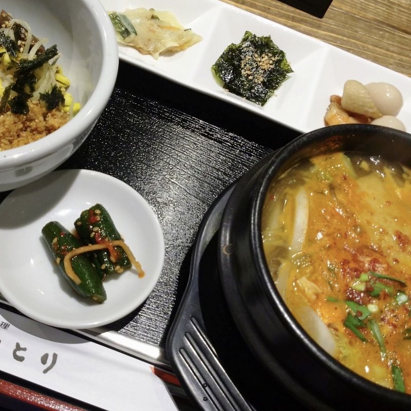 スンドゥブとピビンパ（ハーフ&ハーフセット）(韓国家庭料理 ととり)