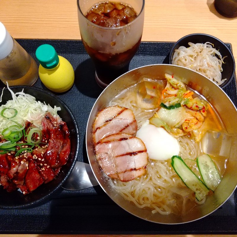 盛岡冷麺セット(三宮肉劇場)