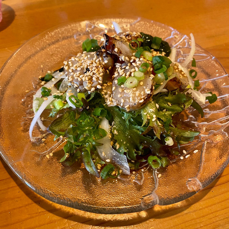 炙り水タコと新玉葱のスライス(おおはま)