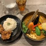 侍.ザンギとチキン1/2と野菜(Rojiura Curry SAMURAI． 神楽坂店 （Rojiura Curry SAMURAI.）)