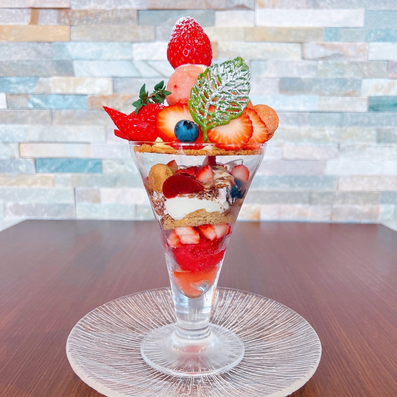 いちごの宝石パフェ(カフェ マリエ)の口コミ一覧 | おいしい！が