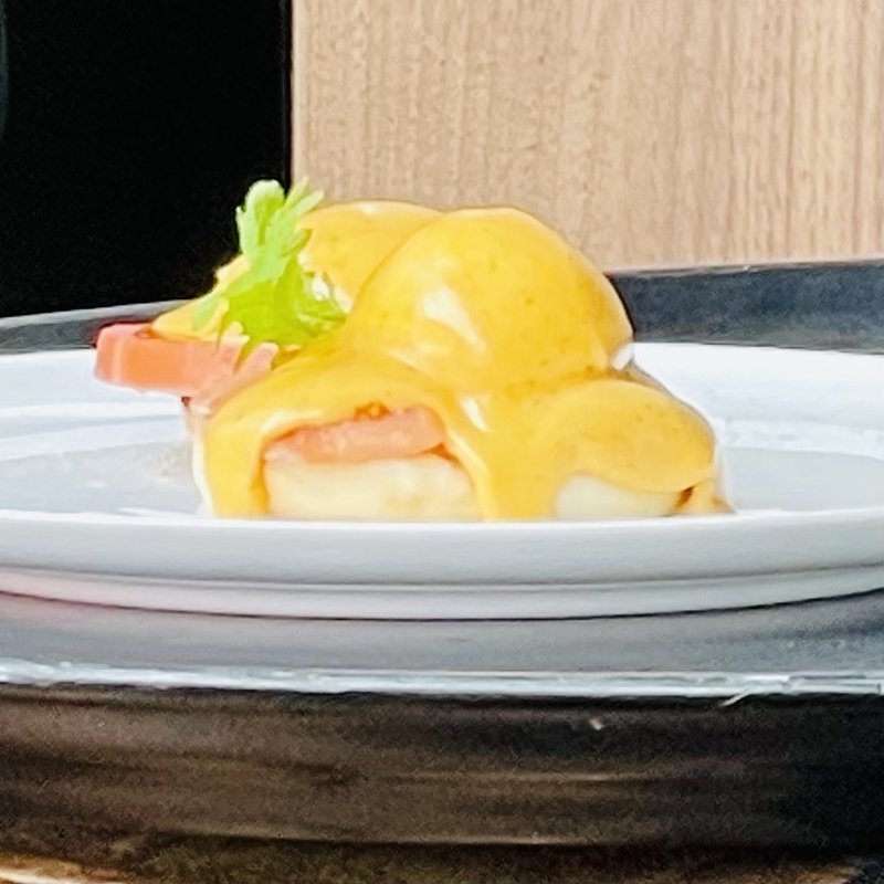 エッグベネディクト(TWO ROOMS Grill ｜Bar （TWO ROOMS グリル | バー）)