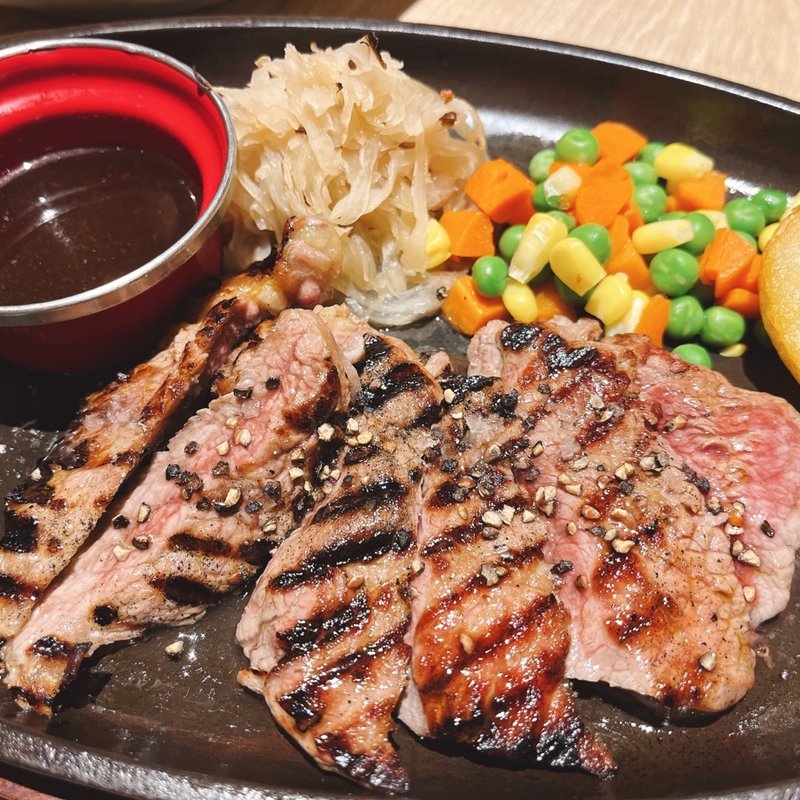 鉄板サーロインステーキ(世界のビール博物館 横浜店 )