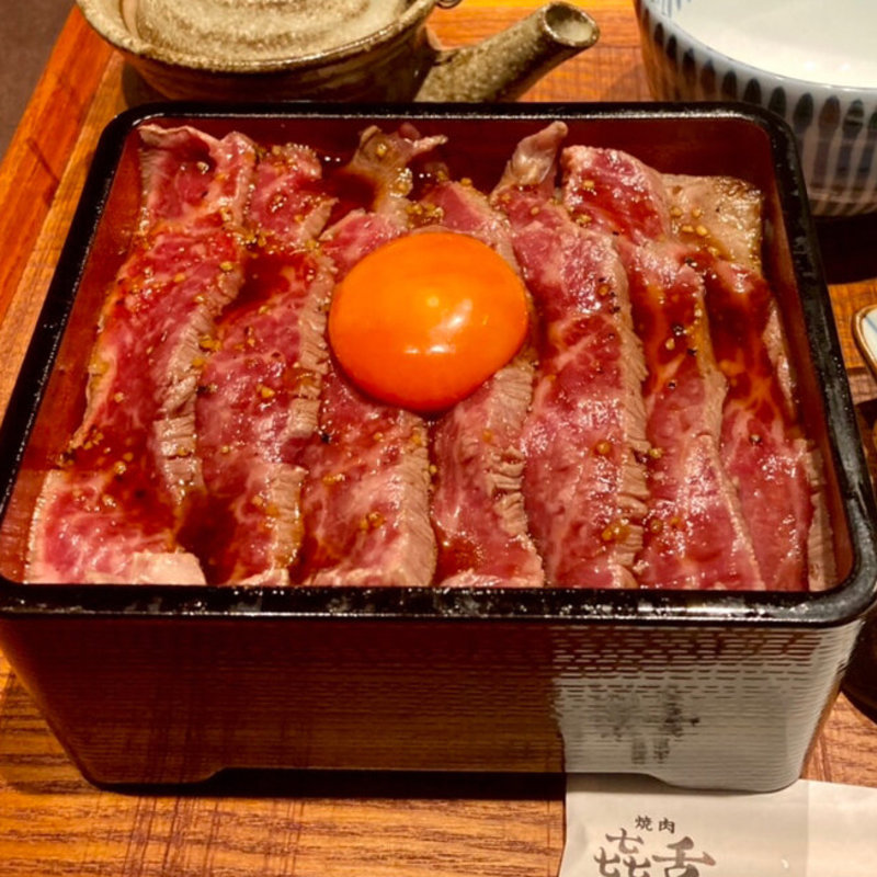 黒毛和牛　熟成イチボ肉タタキステーキのお重(焼肉 きたん 法善寺)