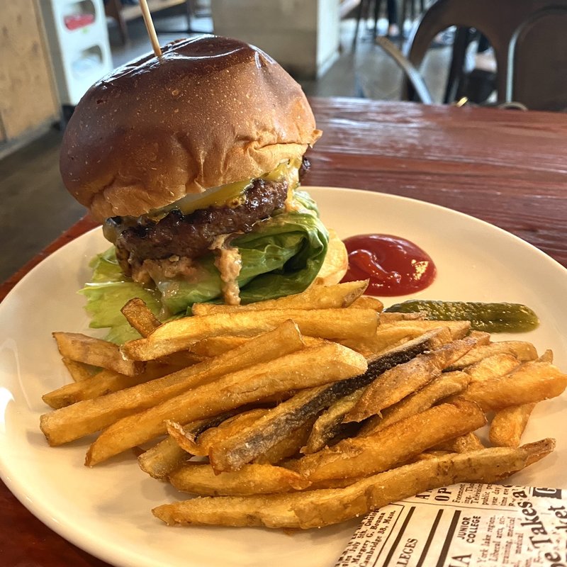 新レア馬喰チーズバーガー(bakuro COMMON バクロ コモン)