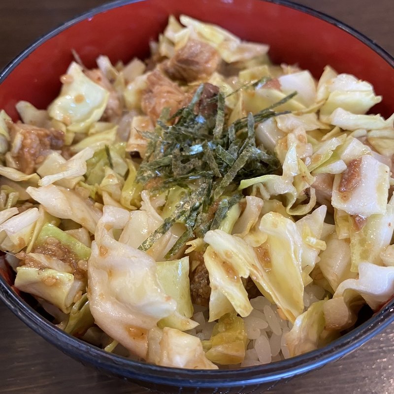 キャベチャー丼(家系ラーメン 壱壱家（いちいちや）)