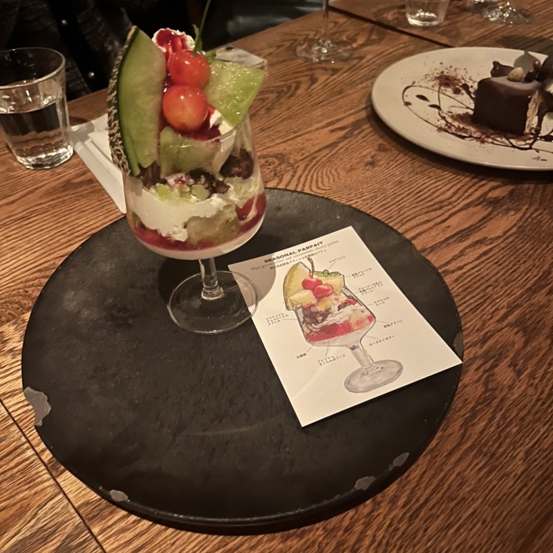 季節のフルーツパフェ(MORETHAN BAKERY)