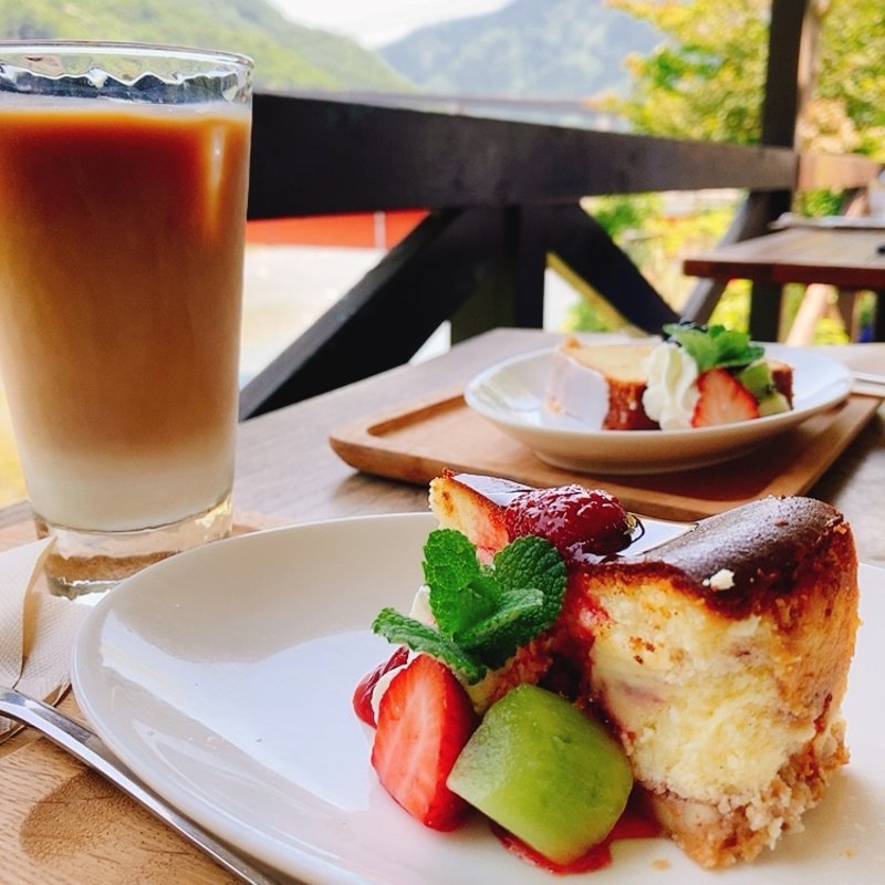 イチゴのチーズケーキ（ドリンクセット）(ドゥレウリ （Ｄｏ！Ｒｅｕｒｉ）)