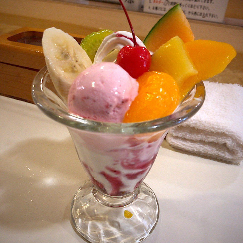 フルーツパフェ(どんぐり)