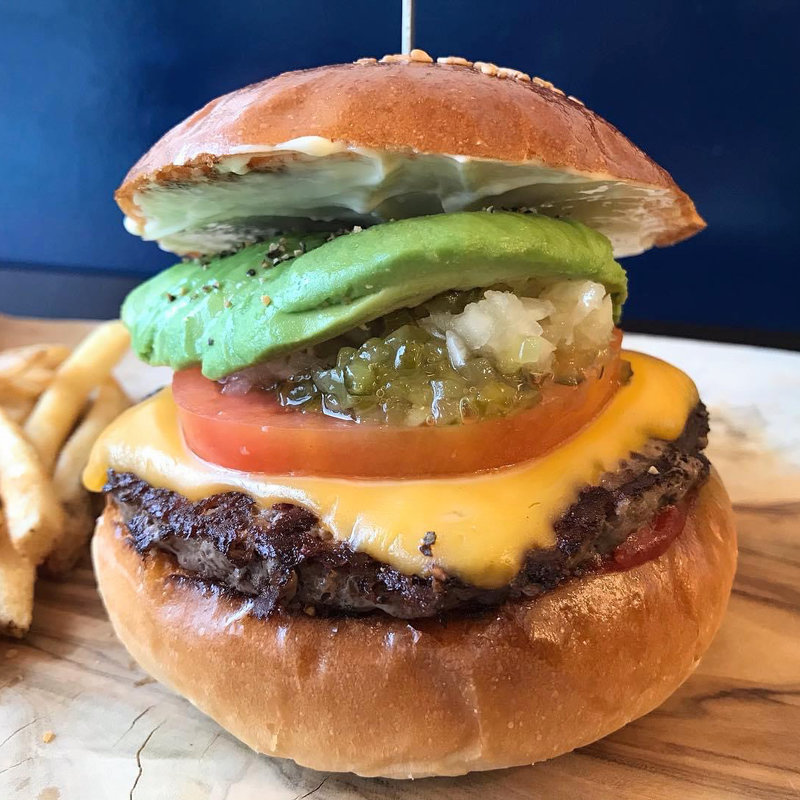 モッツァレラトマトアボガドバーガー(キノーズマンハッタンニューヨーク)