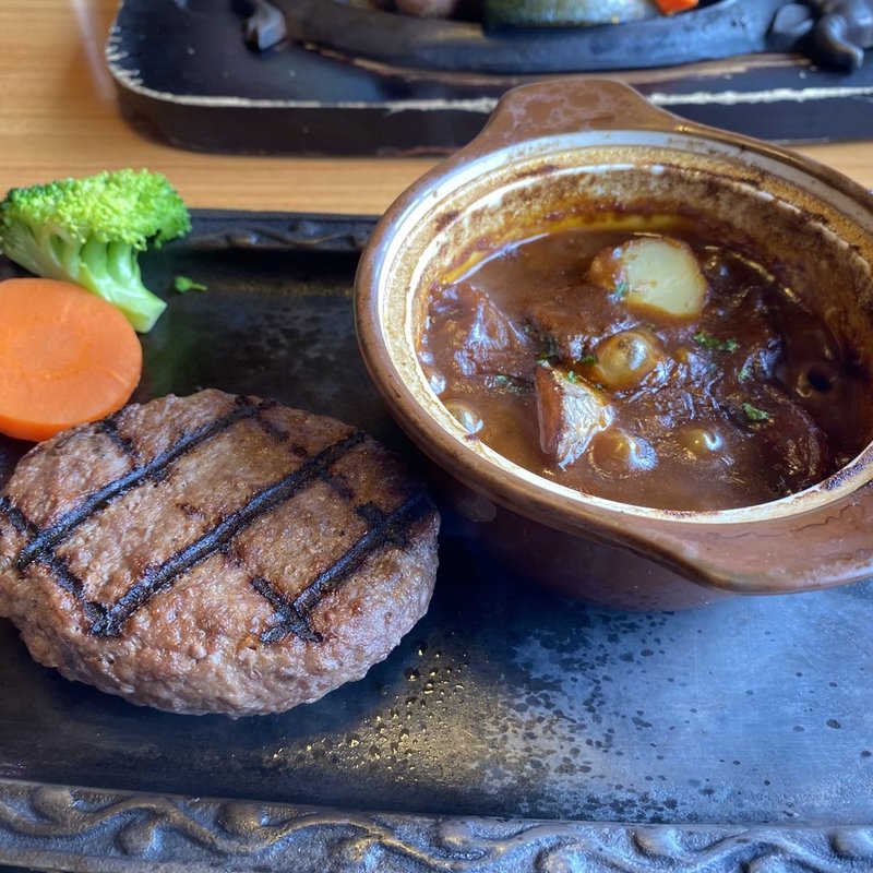 ハンバーグとビーフシチューランチ(さわやか富士鷹岡店 )
