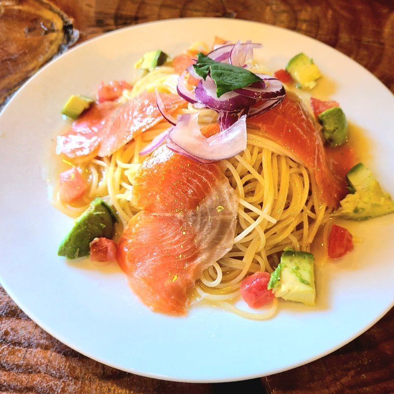 スモークサーモン入り冷製スパゲティ(ラ・タベルナ )