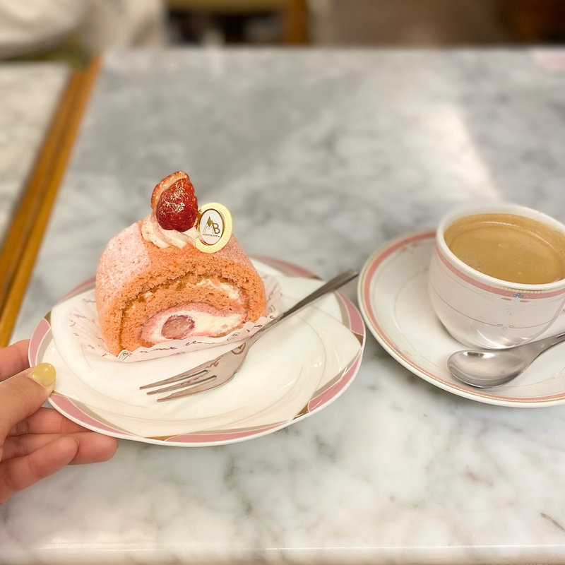 早摘み苺のスフレロール(モンブラン)