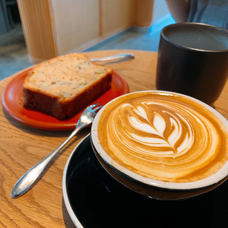 ホットラテ(dab coffee store)