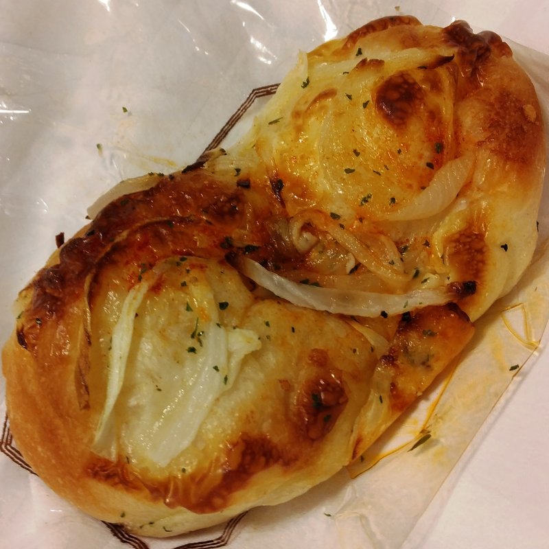 3種のチーズの新玉ねぎブレッド(アフタヌーンティー・ティールーム　ルミネ新宿店)