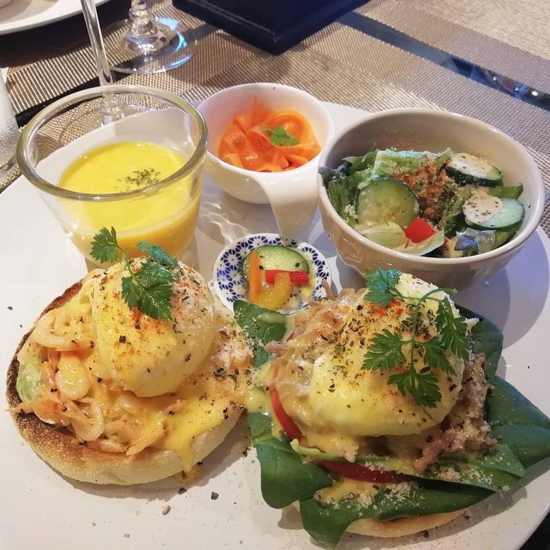 期間限定エッグベネディクト(THE LIVING)