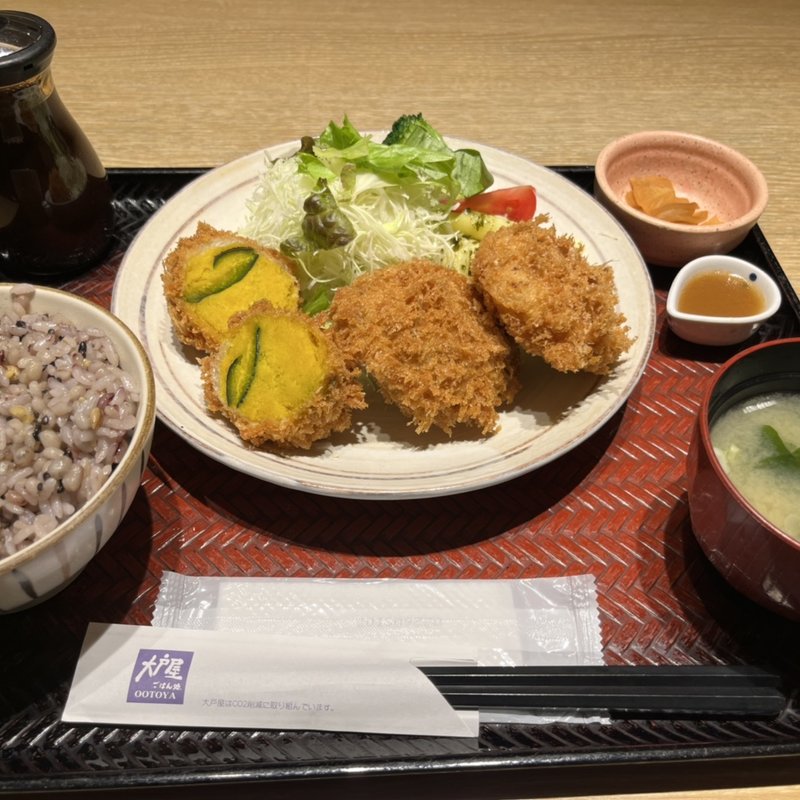 大戸屋のコロッケ3種盛り定食(大戸屋ごはん処 西荻窪北口駅前店)