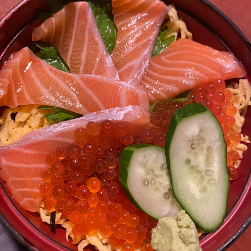 石狩名物！鮭いくら親子丼(北海道海鮮 にほんいち 本町店)