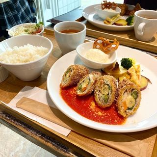 日替わりランチ〜豚肉の大葉チーズ巻きカツ〜(海の見えるcafe&dining goo-note(ｸﾞｰﾉｰﾄ))