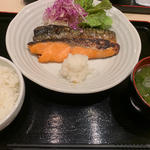 金華サバ塩焼と鮭西京焼