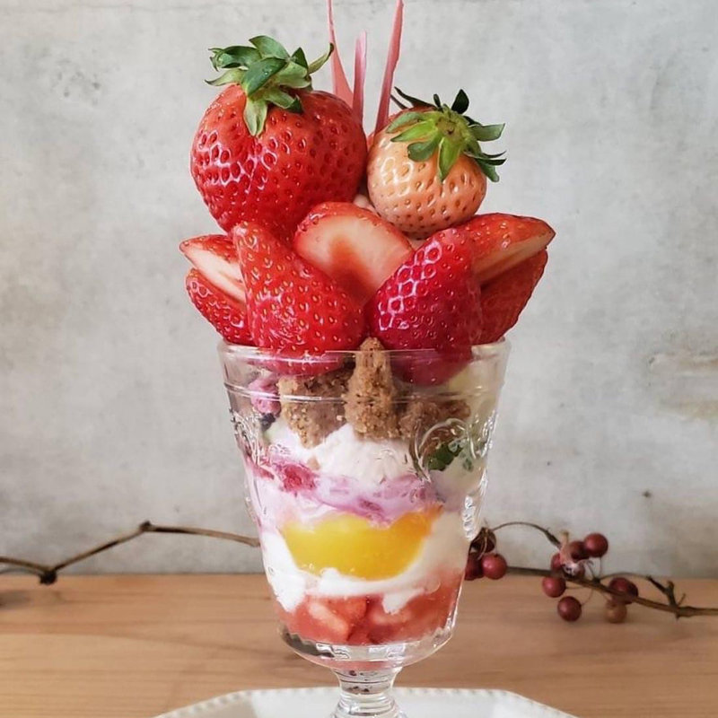 苺パフェ(256nicom)