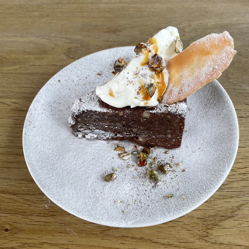 トルタカプレーゼ(FRONT)