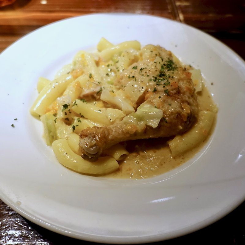 鶏もも肉のボルチー二茸煮込み　自家製リガトーニ添え(イカリヤ プチ （Ikariya Petit）)