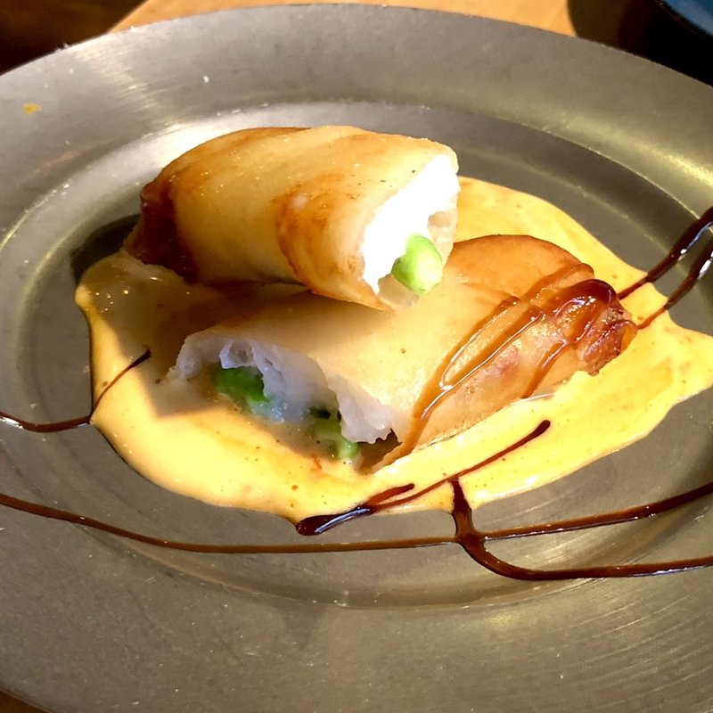 枝豆とブルーチーズの春巻き(ワイガヤ )