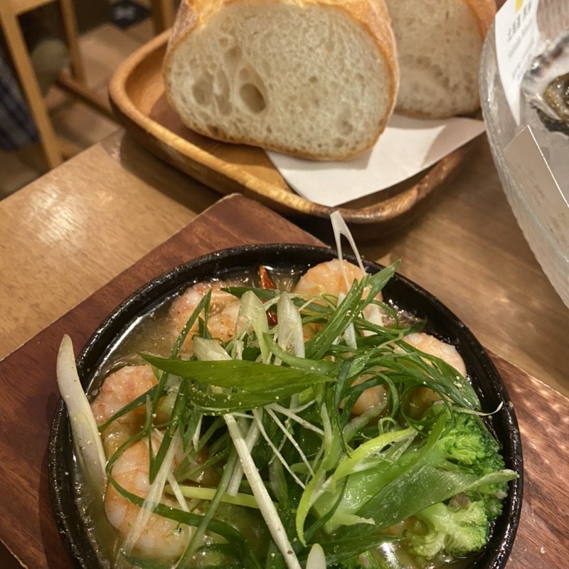 海老のアヒージョ(gigas 東京駅グランルーフ店 （ギカス）)