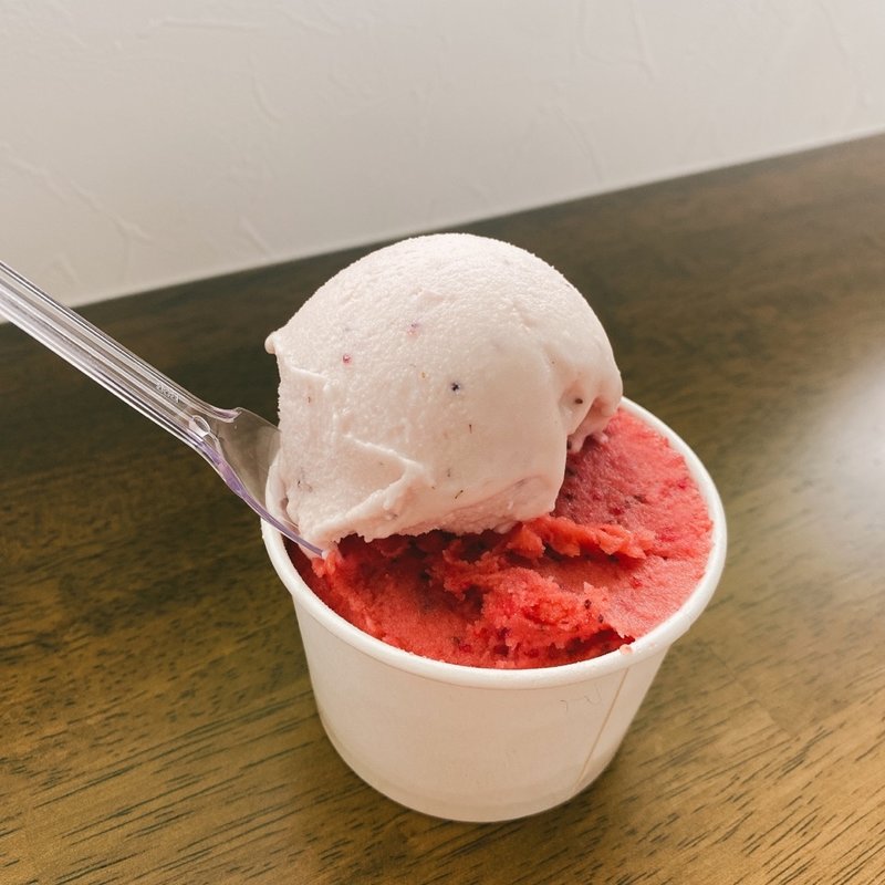 プレミアムいちごジェラートといちごのチーズケーキアイス(雫の里農園)