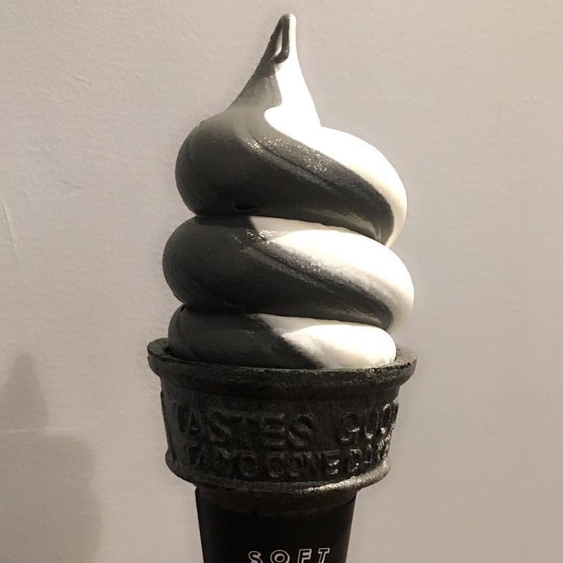 ブラックチーズミルク(大名ソフトクリーム 自由が丘店)