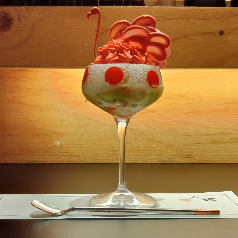 フラミンゴパフェ(夜パフェ専門店ななかま堂)