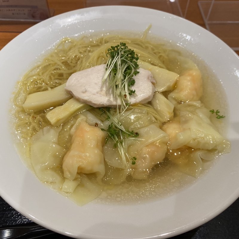 ワンタン麺(餃子とタンメン 天)