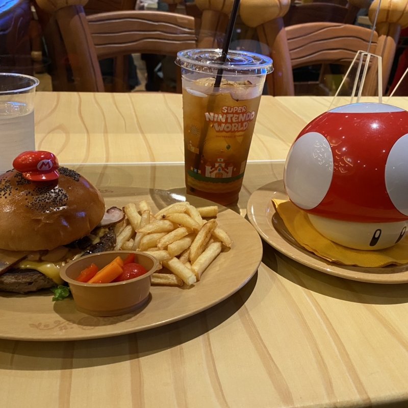 ハンバーガー(ピノキオカフェ)