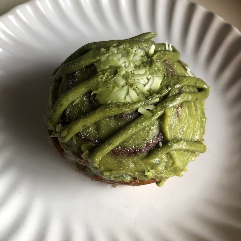 抹茶ホワイトチョコロール(シナモンロール専門店 代官山UZU)