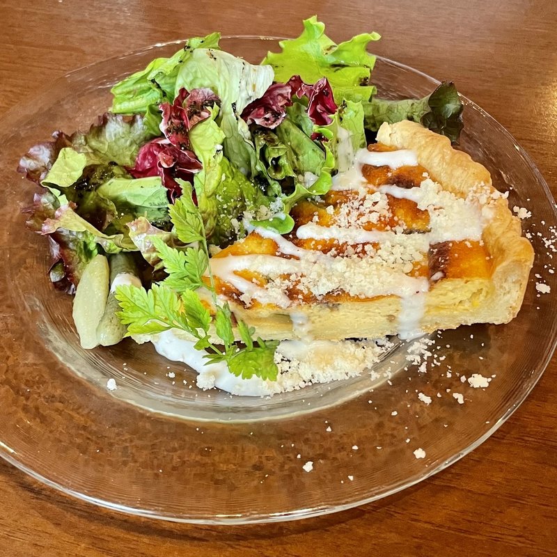 鴨のスモークとイタリア野菜のキッシュ(エノテカ・リオーネ （ENOTECA LIONE）)