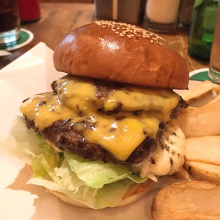 ダブルチーズバーガー(ARMS BURGER)