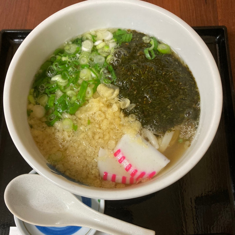 アカモクうどん(たぬき )