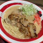 炙り豚 とんこつラーメン(那の福 上里SA店)