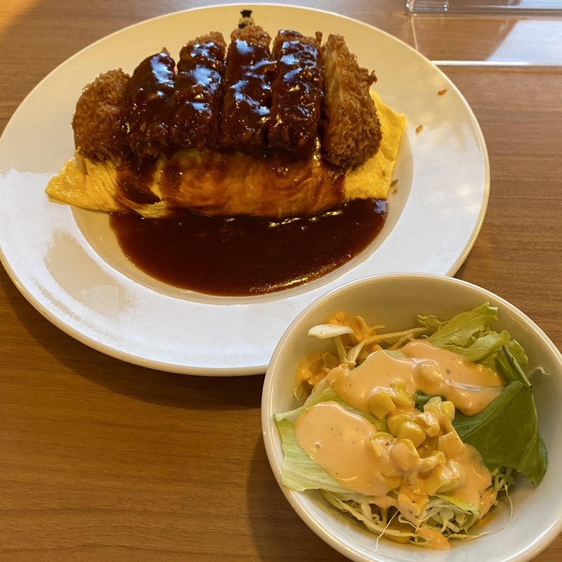 オムライスとポークカツ(喫茶店 ピノキオ 伊丹店)